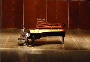 昆明进行沈文裕钢琴独奏音乐会 