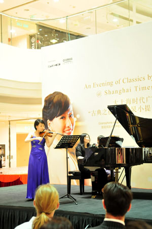 大上海时期广场进行王之炅幼提琴音乐会 蒙特卡罗474钢琴赞助 