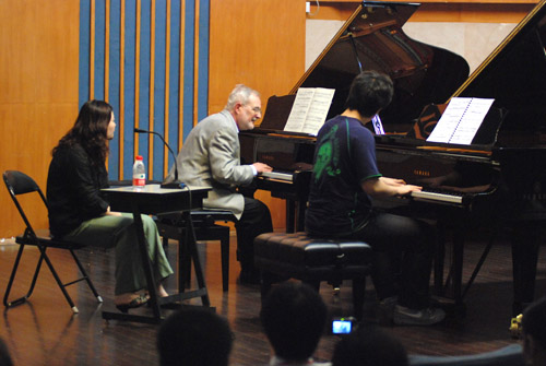 2010年上海音乐学院第七届国际钢琴大家班报路 
