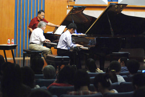 2010年上海音乐学院第七届国际钢琴大家班报路 