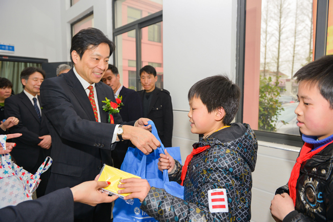 让音乐陪同孩子成长，奏响童年欢乐音符 