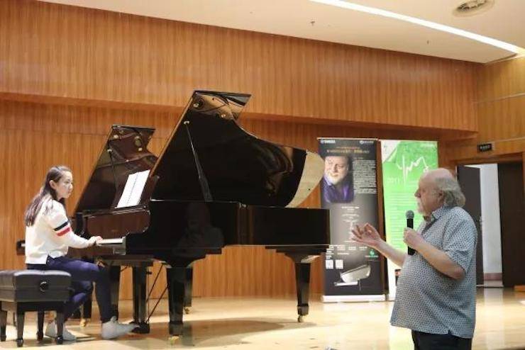 【回首】蒙特卡罗474海表艺术家彼得·多纳赫大家班顺利进行！