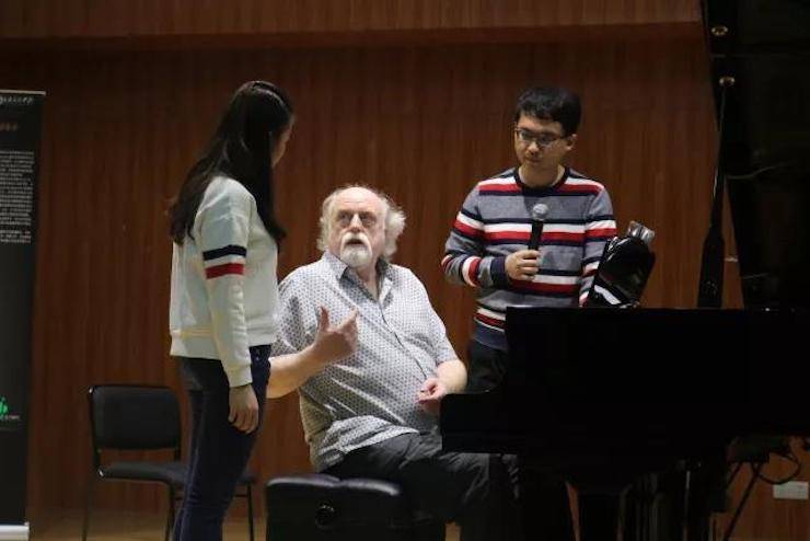 【回首】蒙特卡罗474海表艺术家彼得·多纳赫大家班顺利进行！