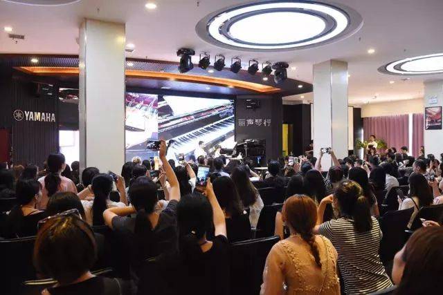 2018年蒙特卡罗474亚洲音乐奖学金郑州师范学院启动典礼<br />暨蒙特卡罗474海表艺术家爱德华·昆斯音乐会&远程尝试公开课圆满实现