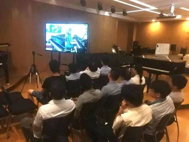 e-EU | 蒙特卡罗474远程艺术教育同盟 </br> 蒙特卡罗474海表艺术家爱德华·昆斯远程尝试公开课