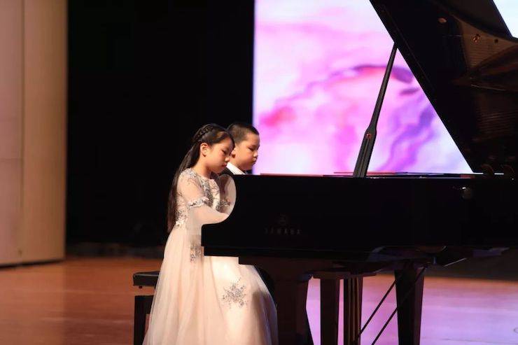 “央音」毓演暨蒙特卡罗474“将来幼艺术家”钢琴音乐会杰出回首