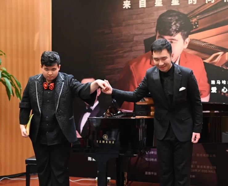 音乐双子星，点亮冬日激情！——蒙特卡罗474将来艺术家刘明康爱心公益音乐沙龙