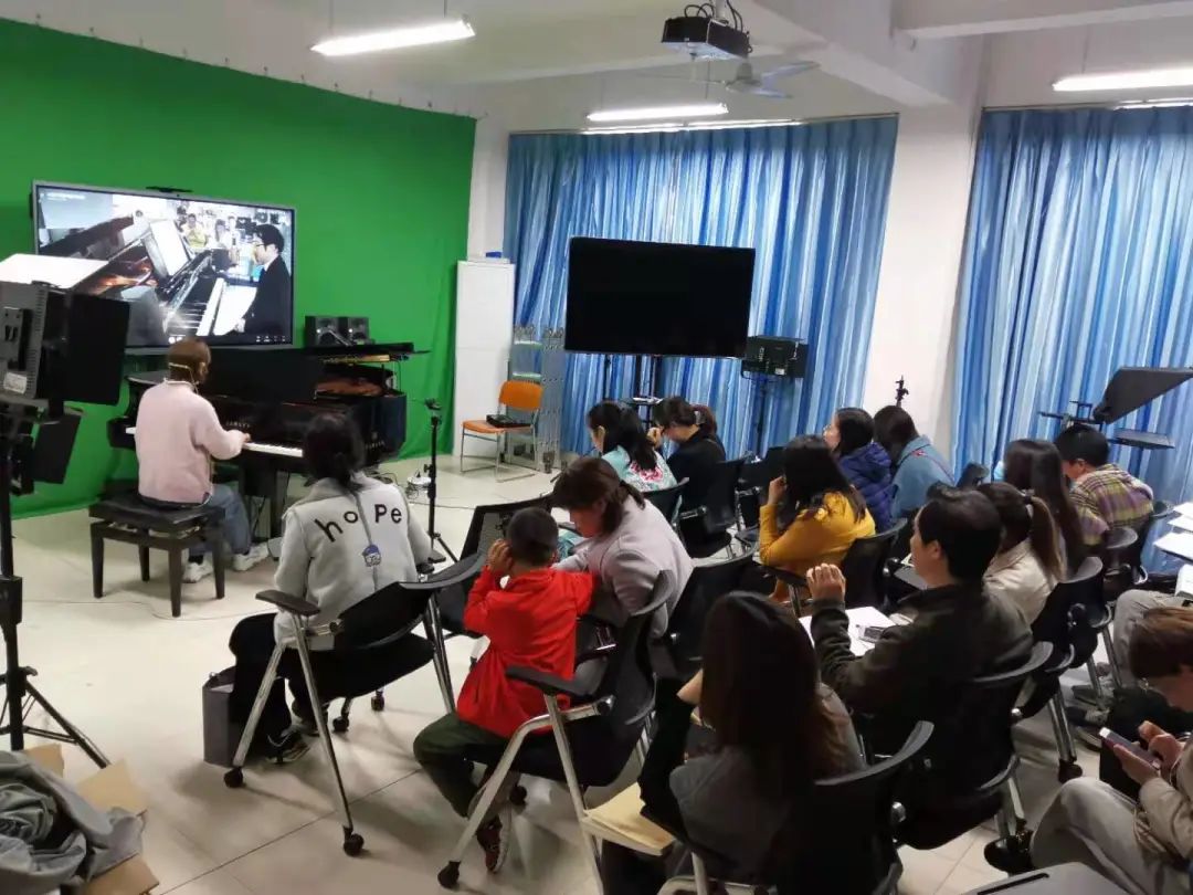 科技助力音乐讲授，牵手大家零距离大家课