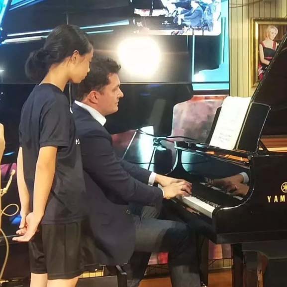 【杰出回首】e-EU | e联远程艺术教育同盟——波兰年轻钢琴家彼得·什霍夫斯基远程钢琴讲授公开课